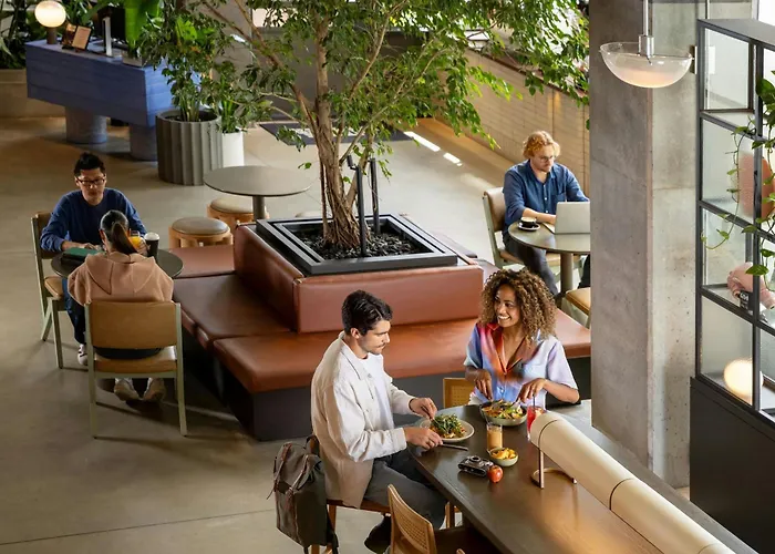 Moxy Sydney AirportAirport Hotel